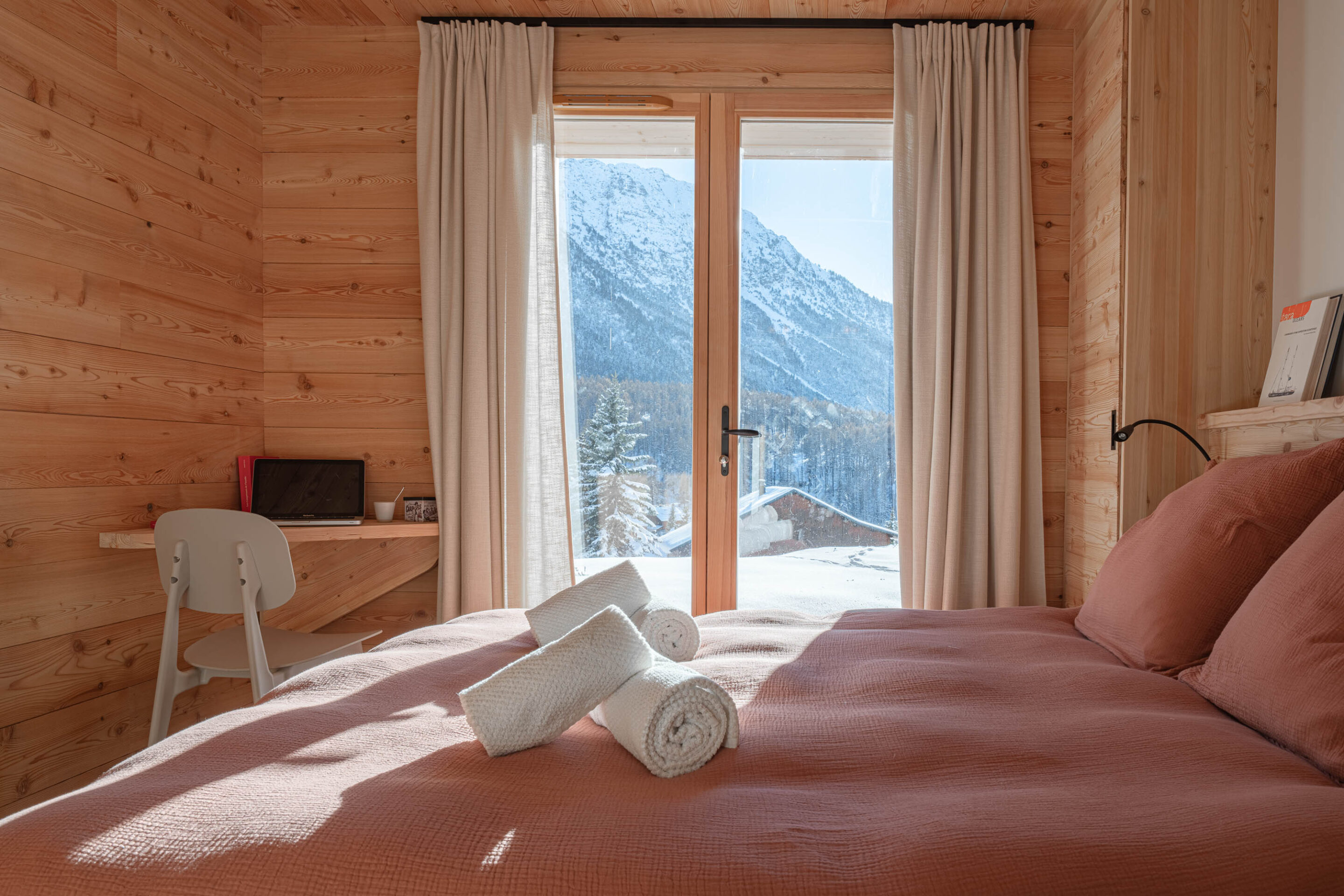 Vue sur les pistes de ski de Montgenevre chalet sur mesure par Lombard Vasina (5)