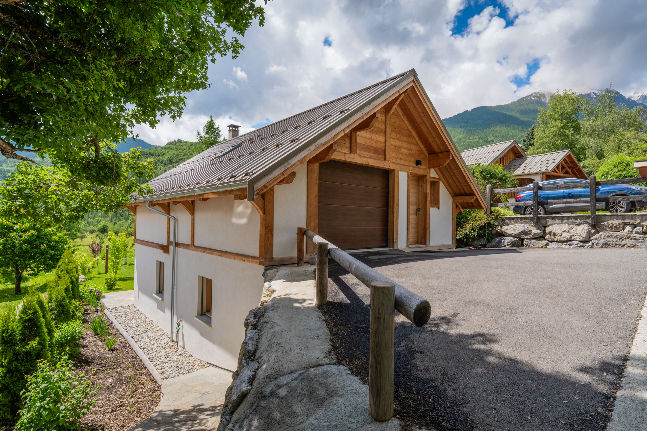 exterieur chalet traditionnel village vallouise Chalets lombard Vasina hautes alpes